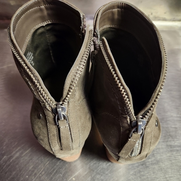 Crown Vintage Suede Ankle Boots - Picture 5 of 10